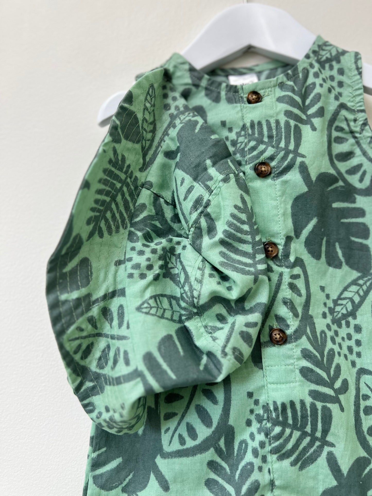 6m Carter’s NWT Green Romper w/ Hat