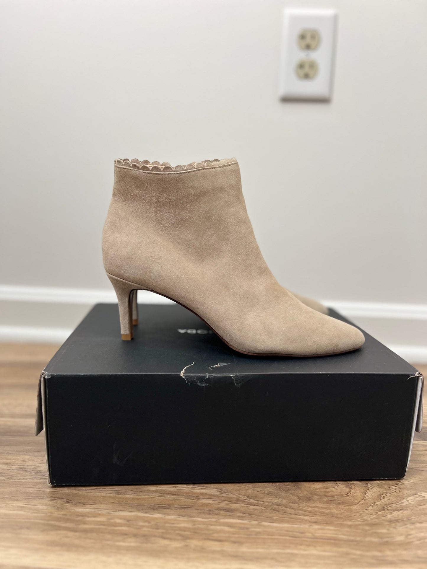 9M Pelle Moda Ankel Boots