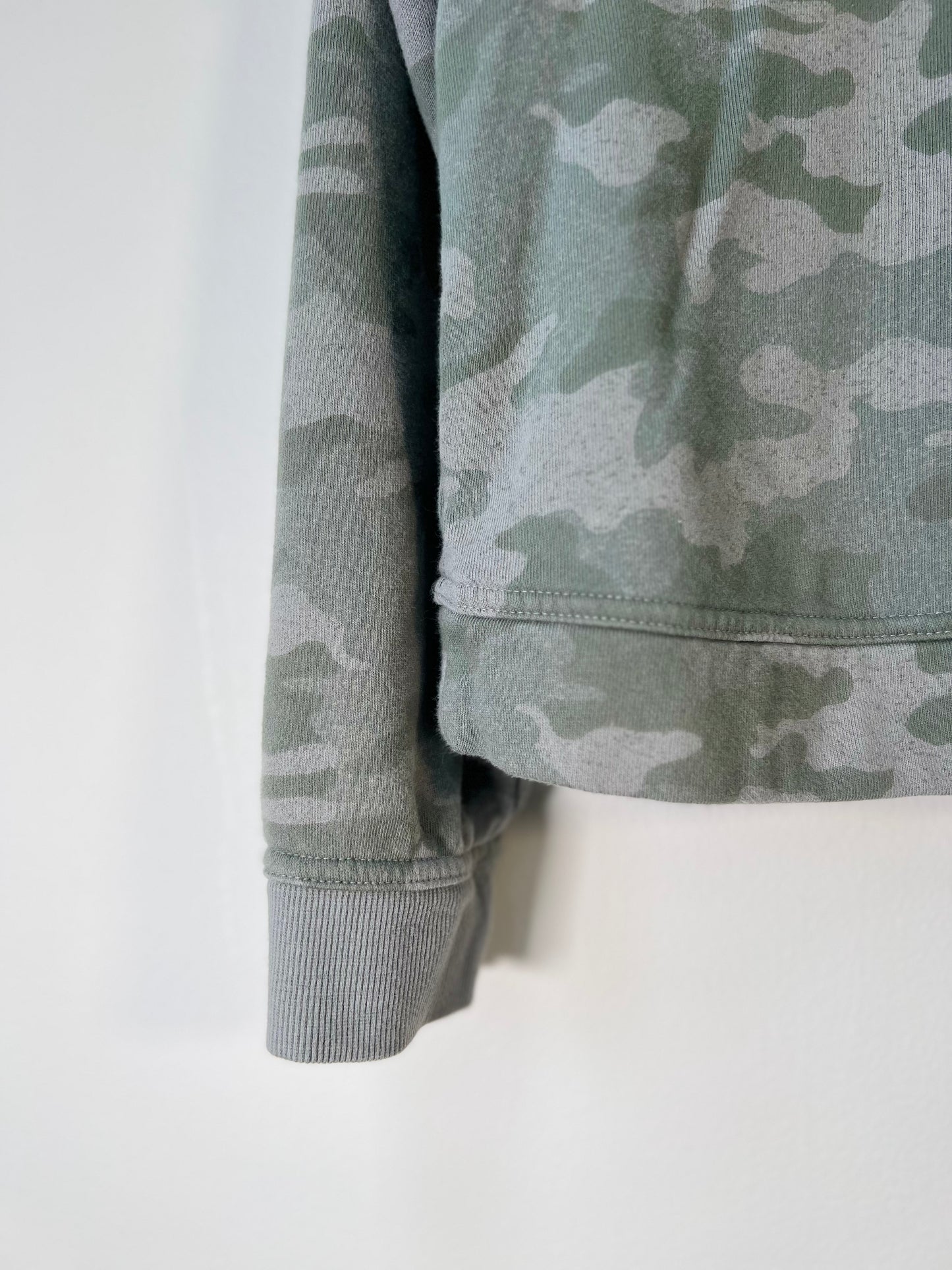 M Universal Thread Sweatshirt