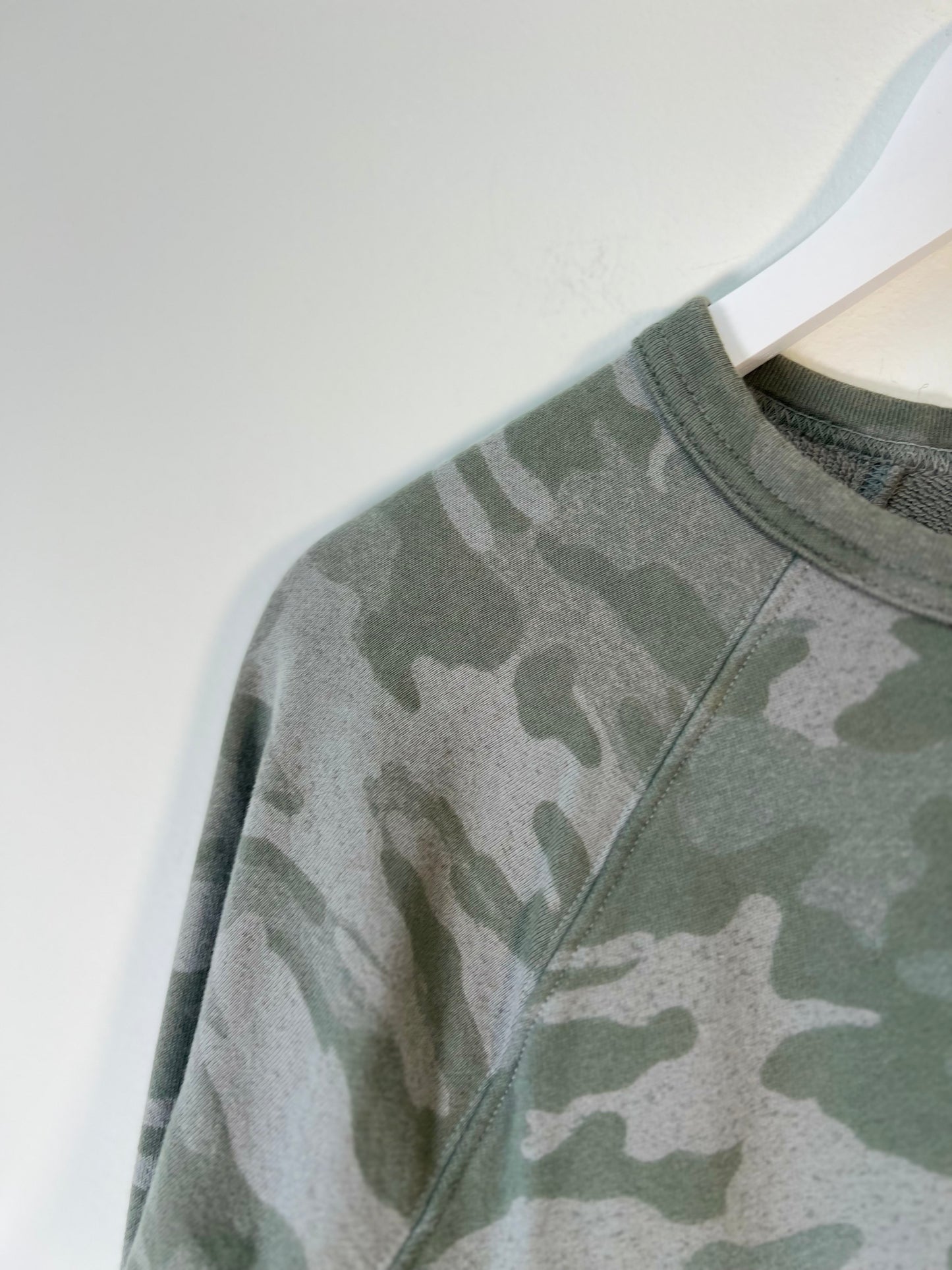 M Universal Thread Sweatshirt