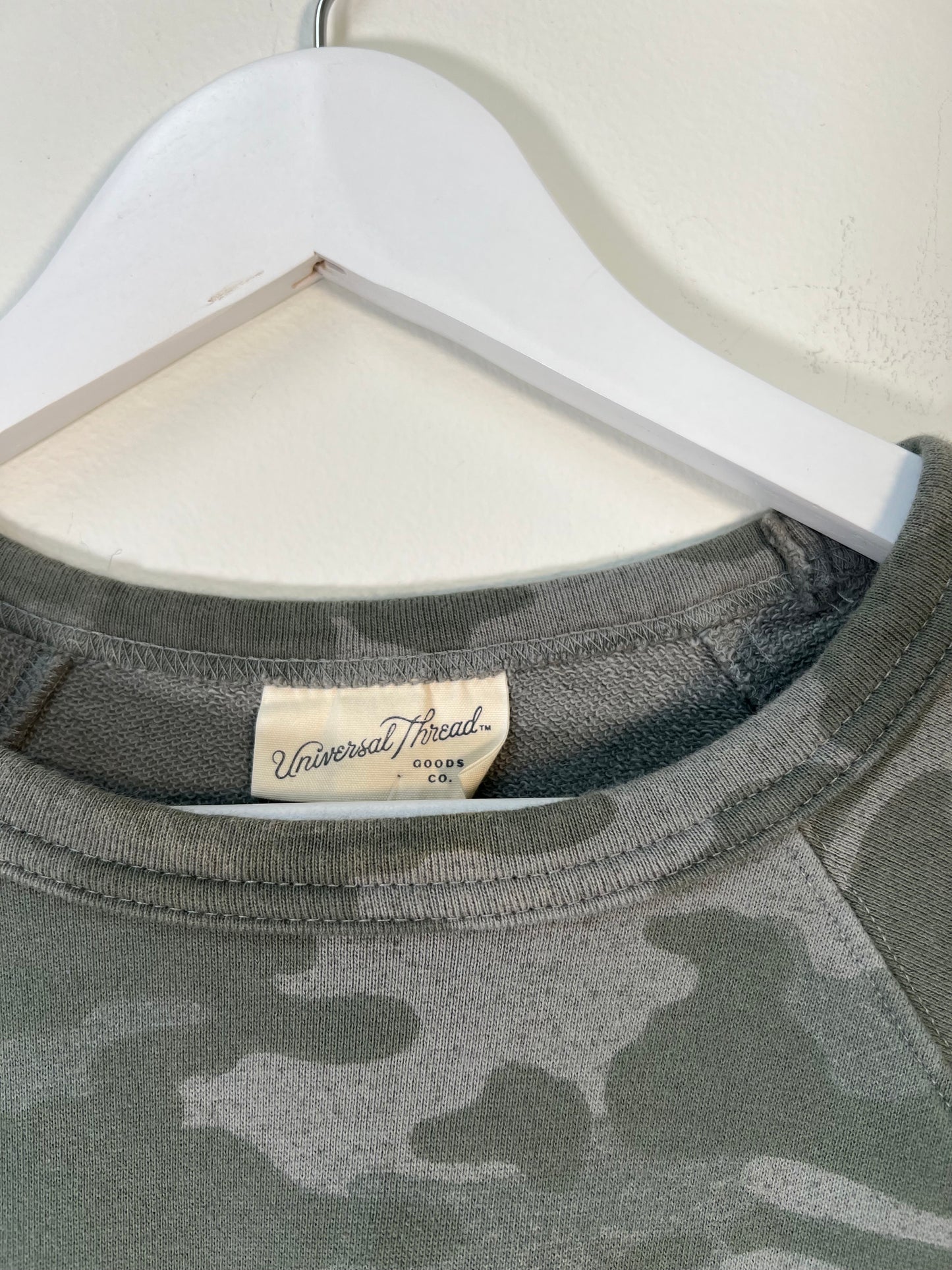 M Universal Thread Sweatshirt