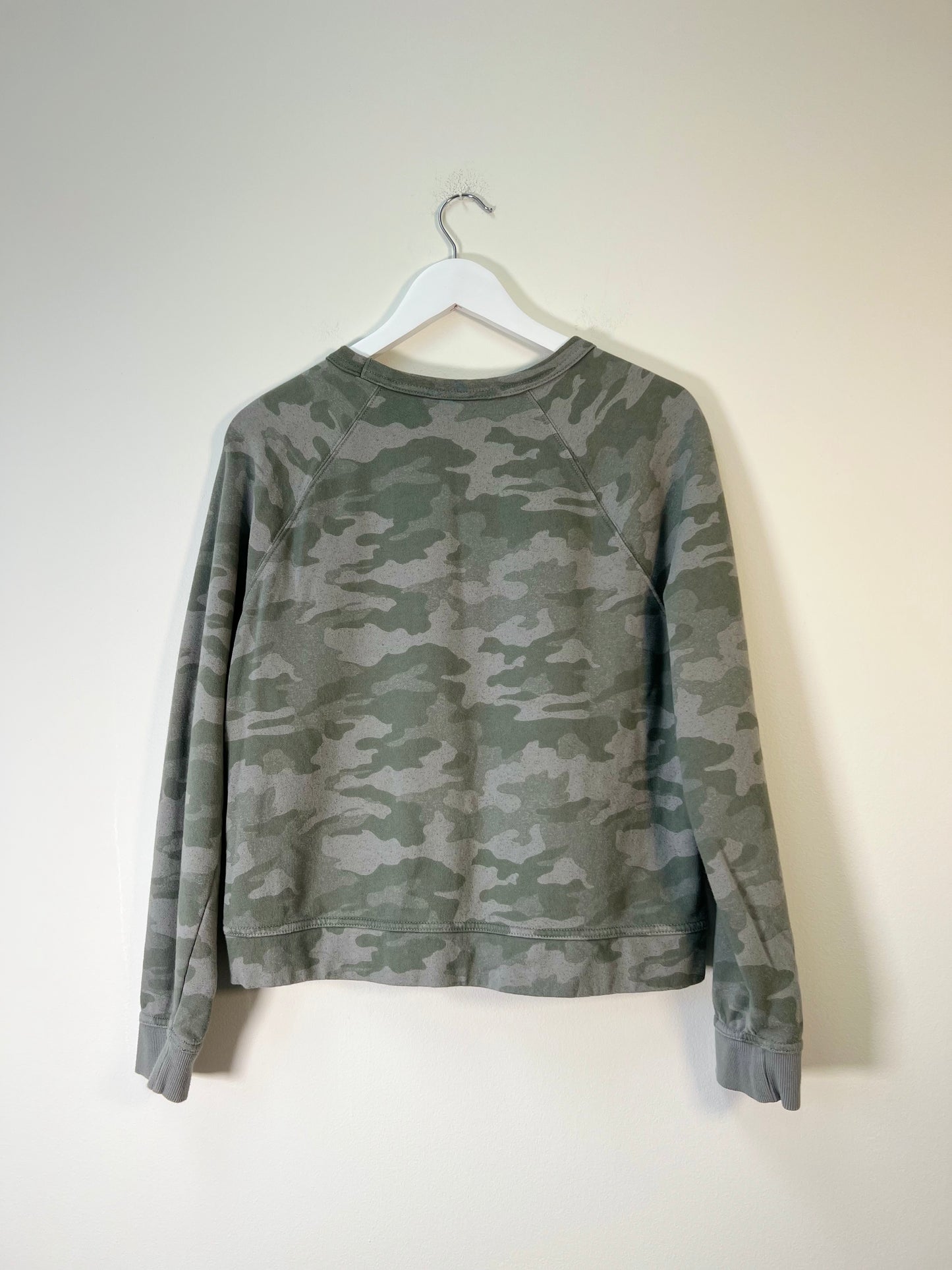 M Universal Thread Sweatshirt