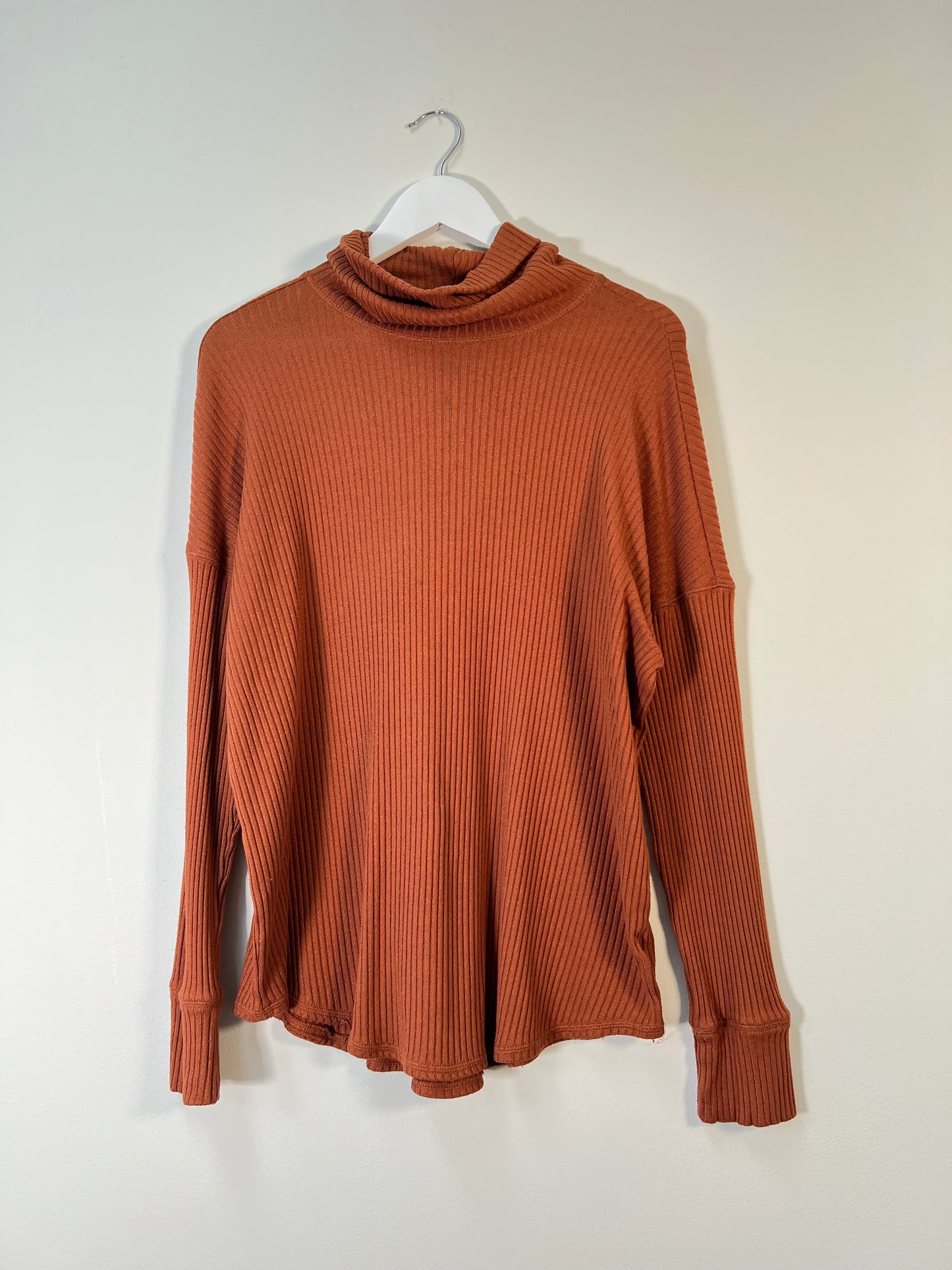 M American Eagle sweater