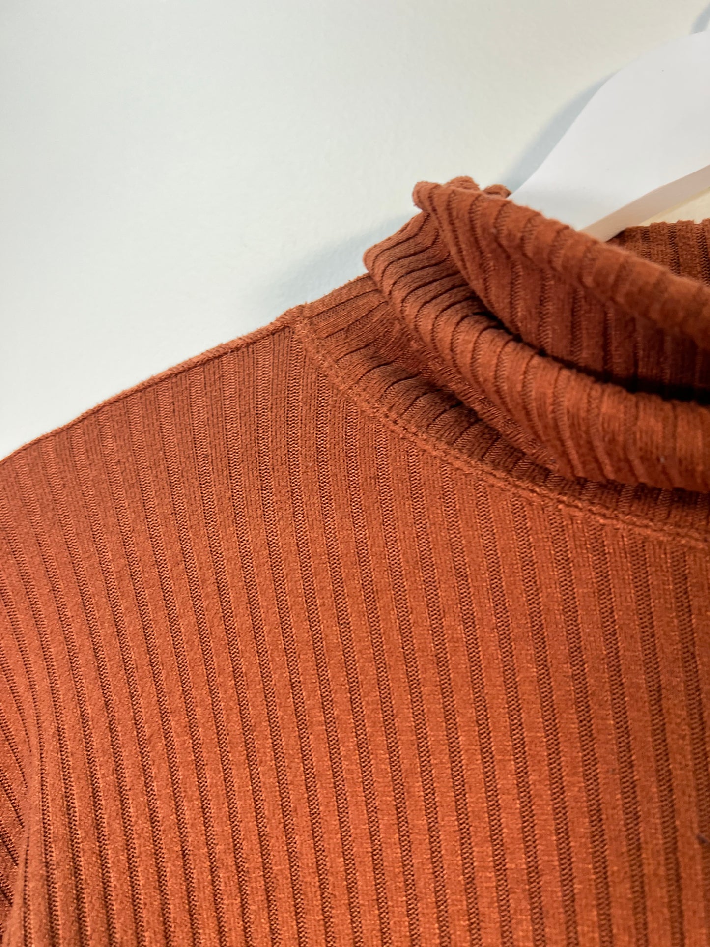 M American Eagle sweater