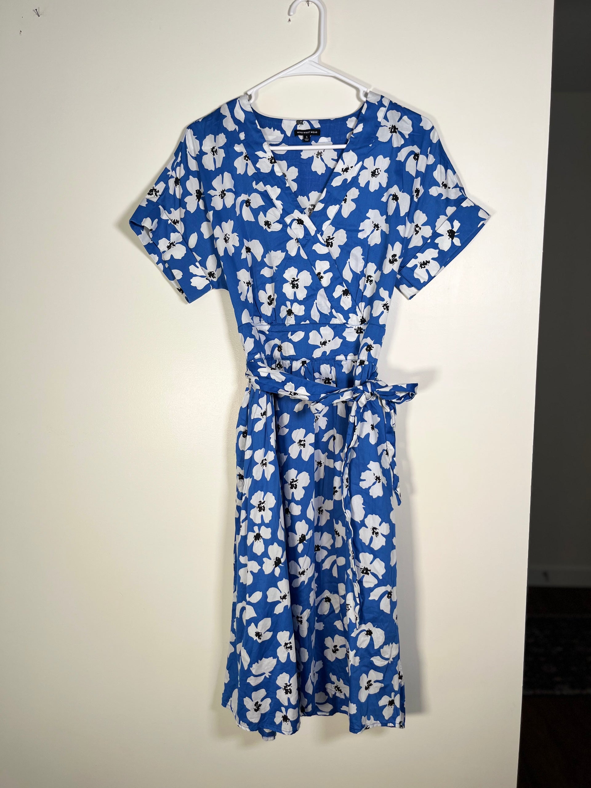 S Who What Wear Blue Floral Dress