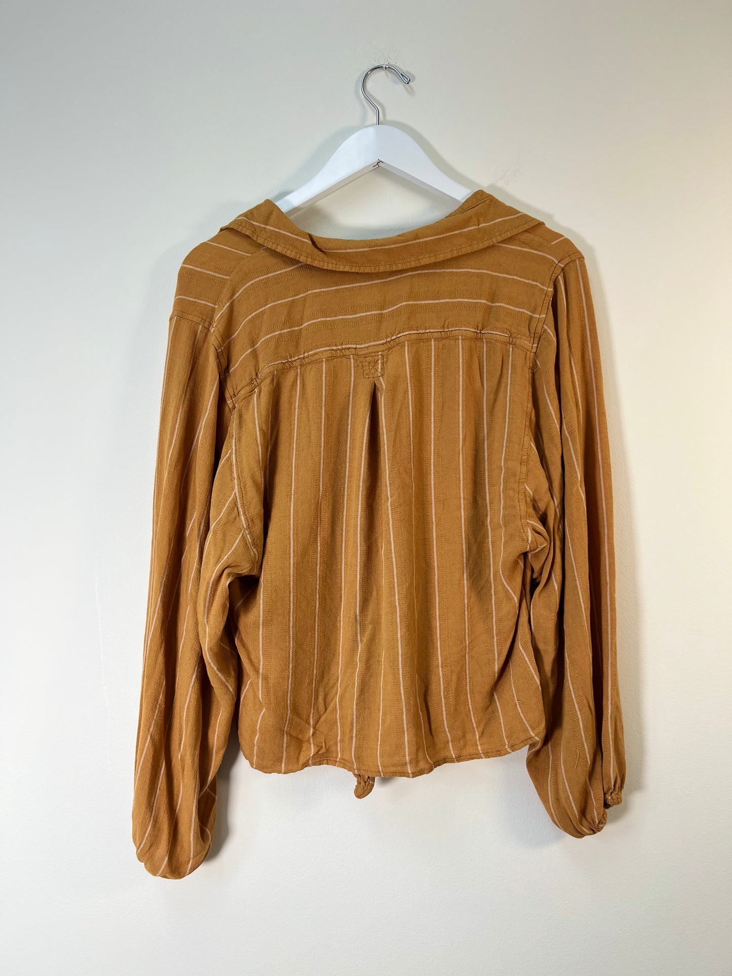 M American Eagle Shirt