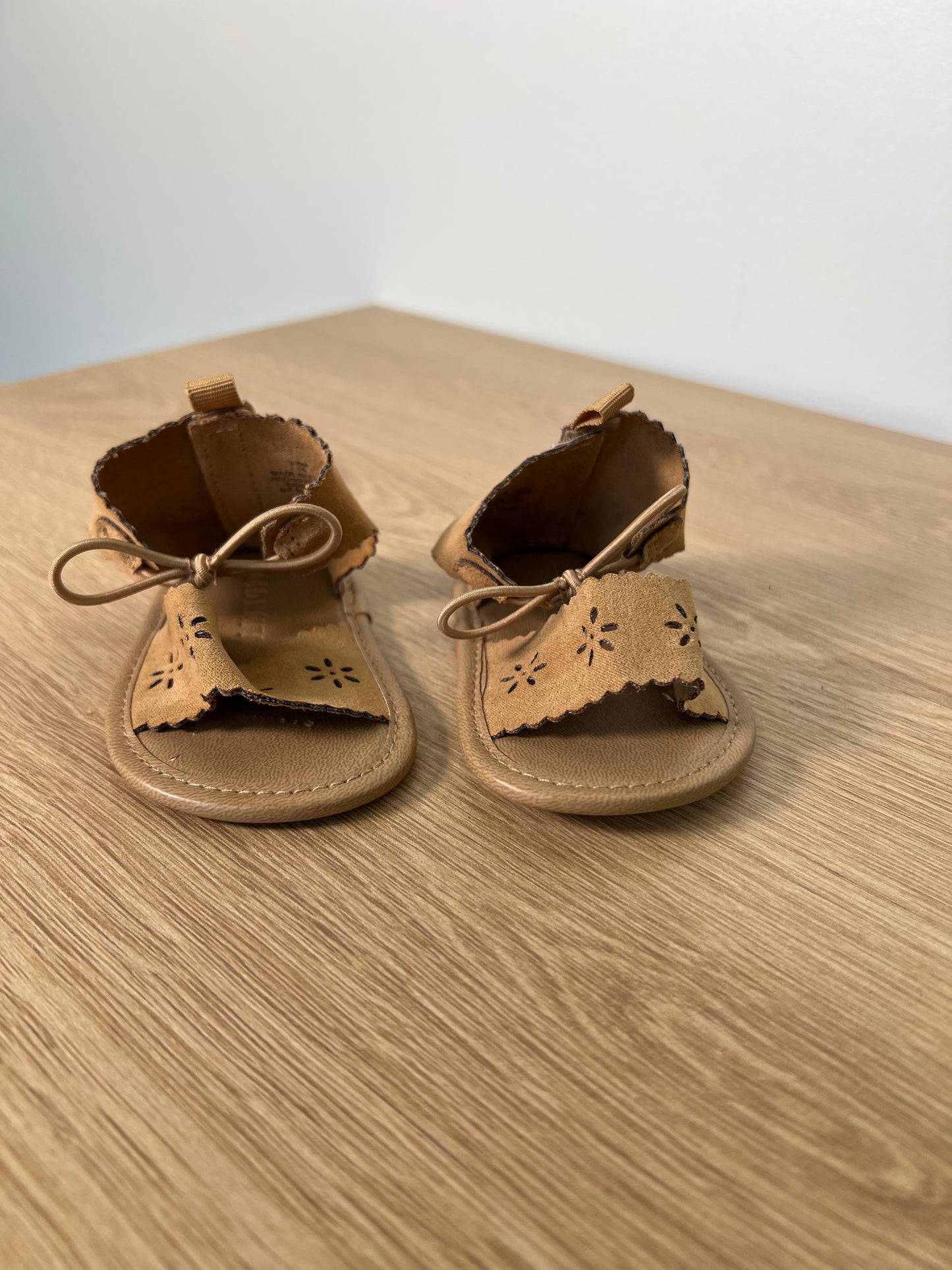 Size 3-6M Old Navy Sandals