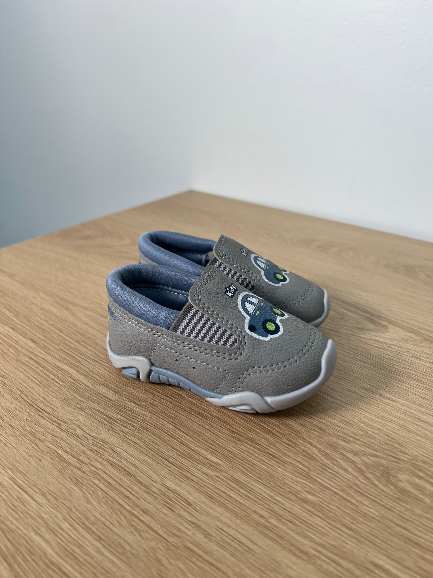 Size 3.5 Kidy Sneakers