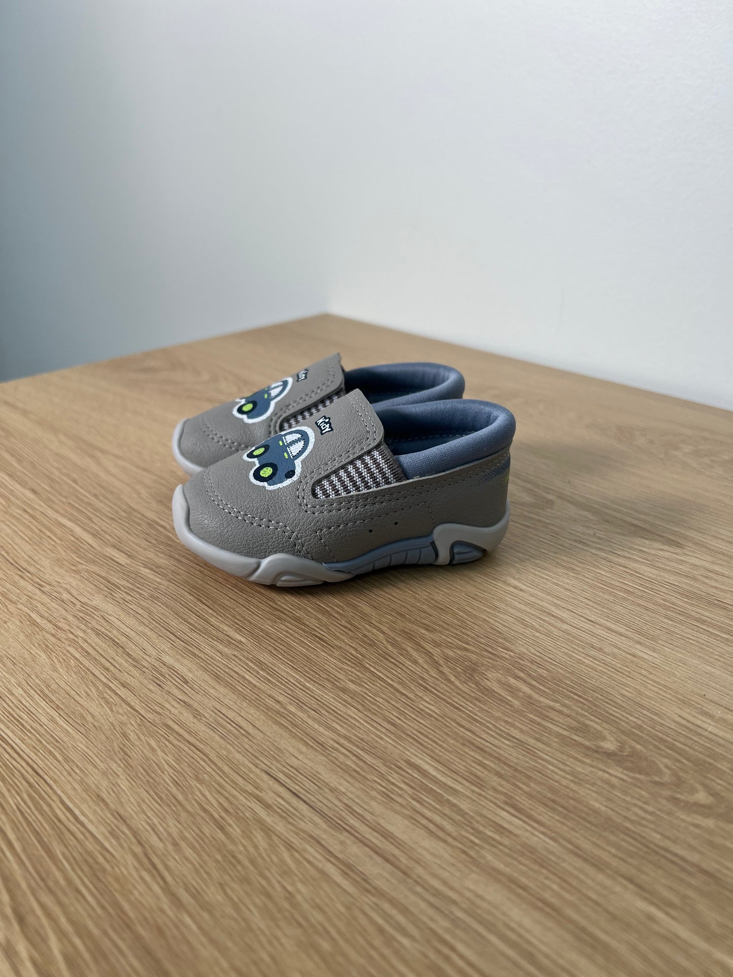 Size 3.5 Kidy Sneakers