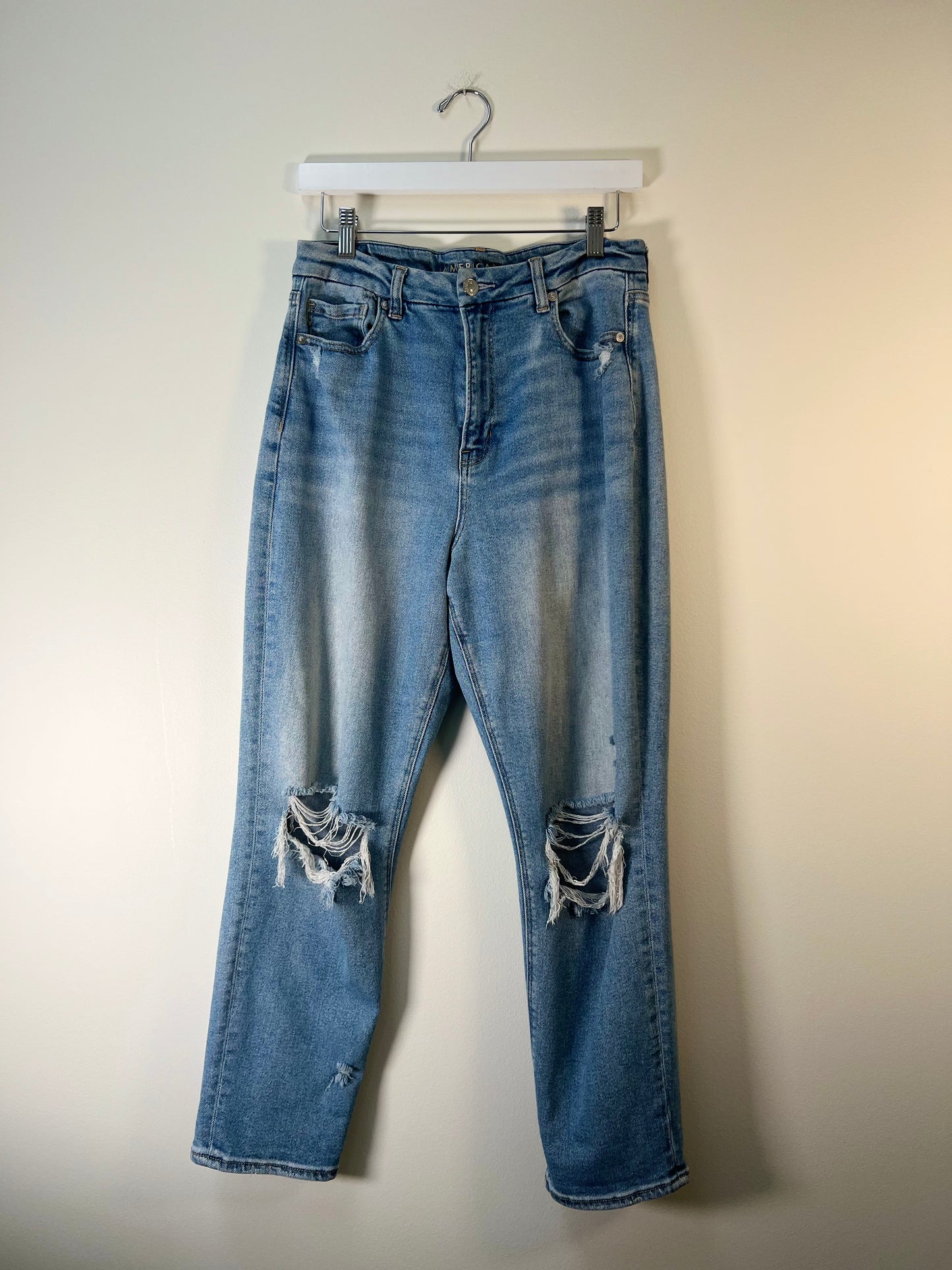 M American Eagle Curvy Mom Jeans