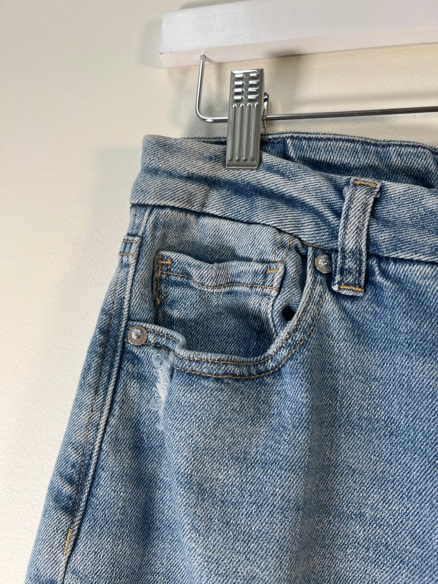 M American Eagle Curvy Mom Jeans