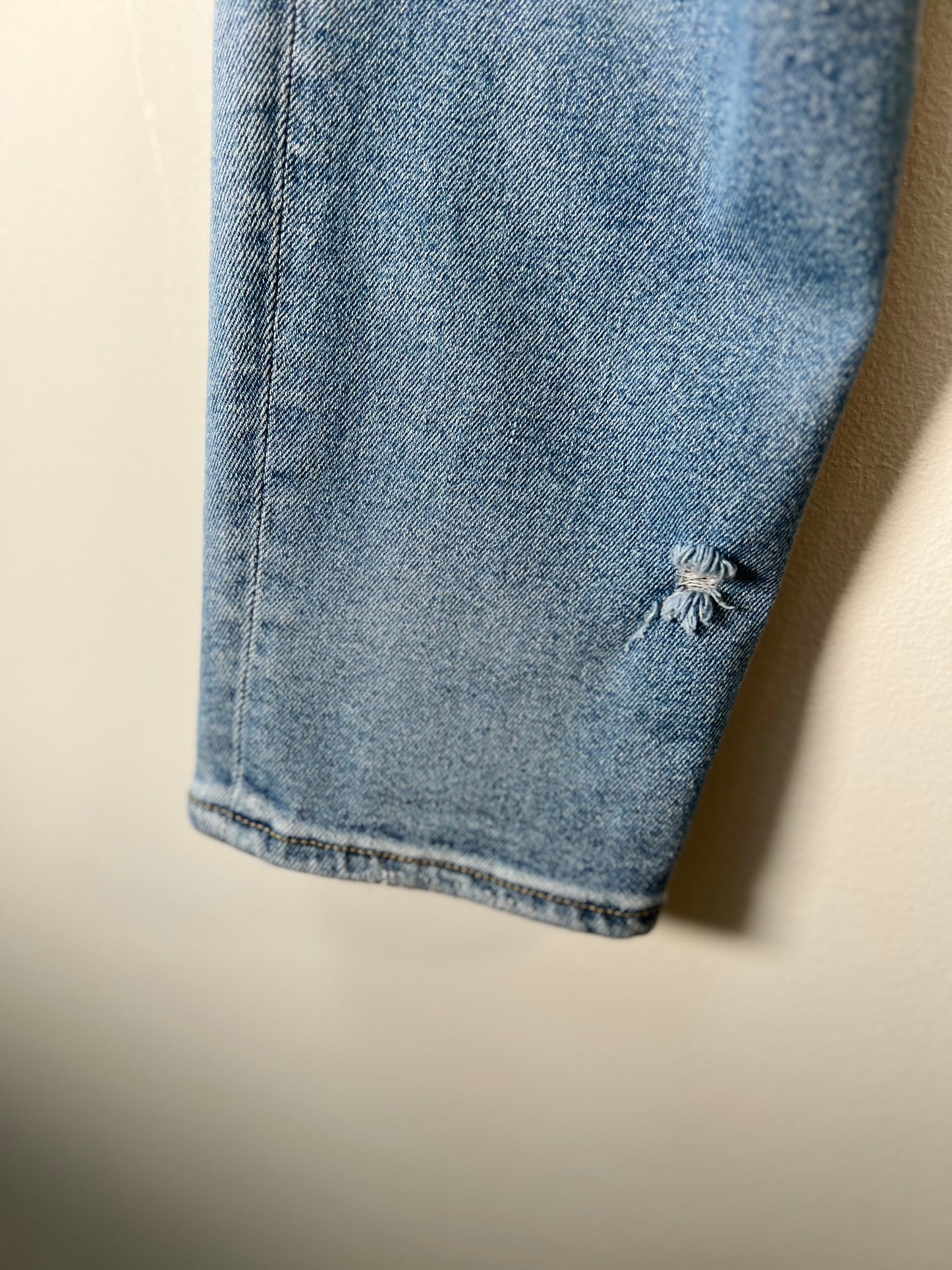 M American Eagle Curvy Mom Jeans