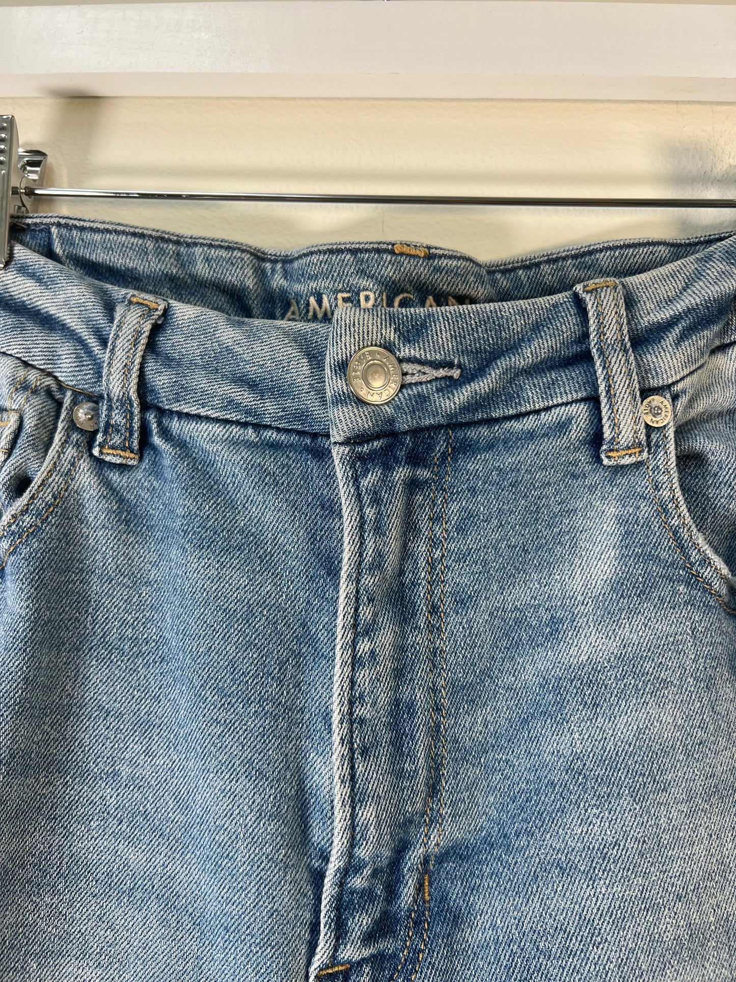 M American Eagle Curvy Mom Jeans