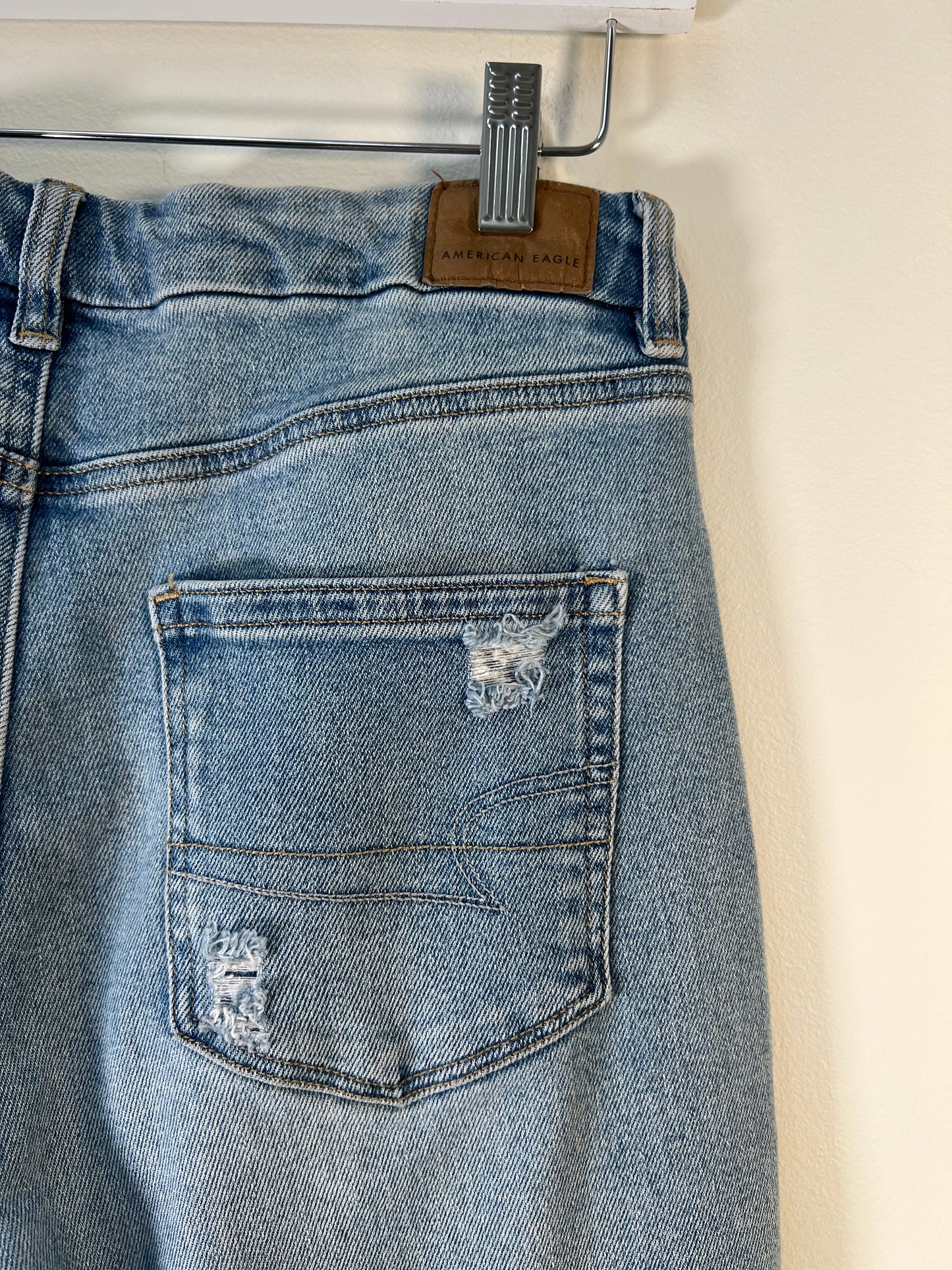 M American Eagle Curvy Mom Jeans