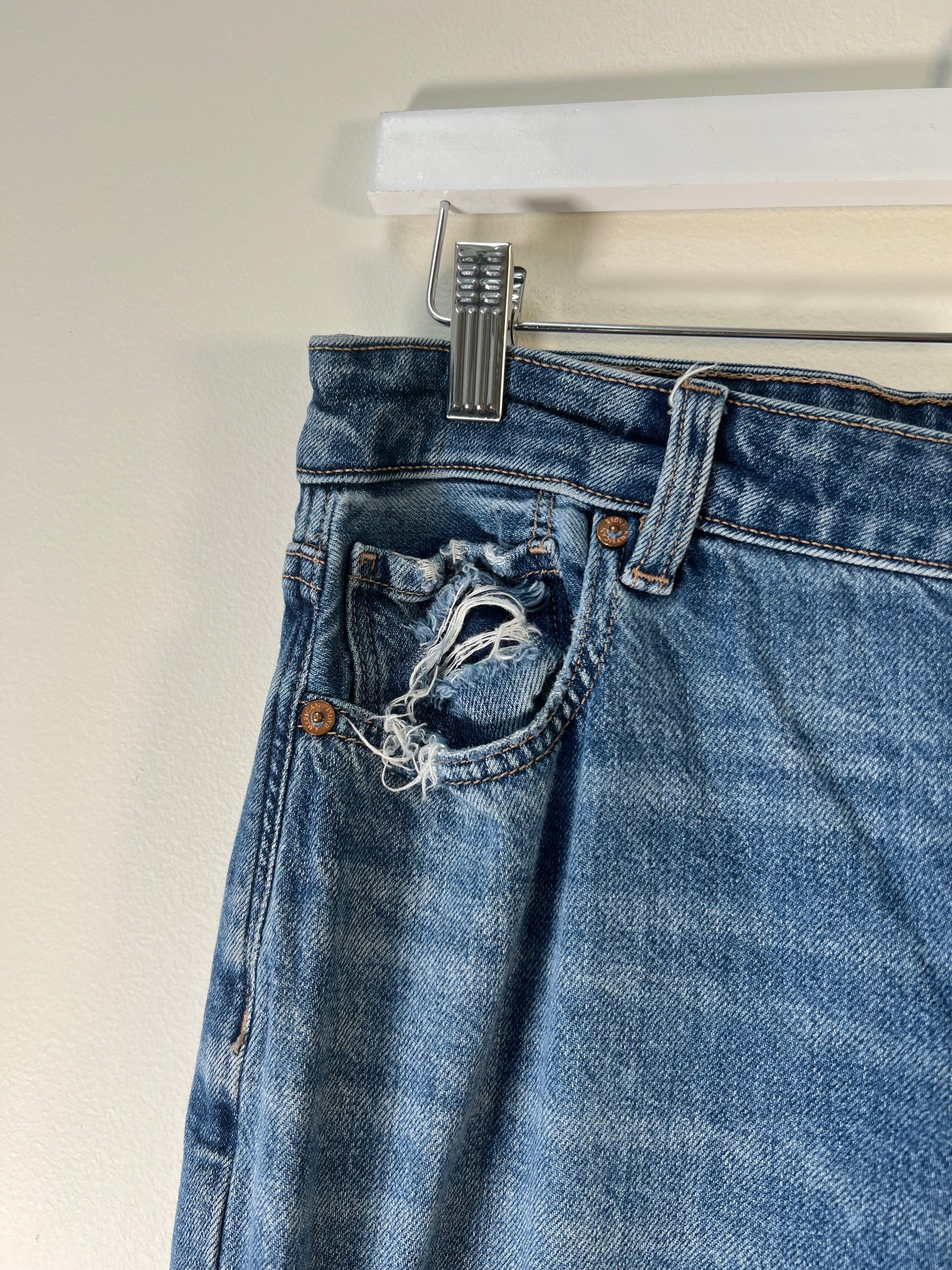 M American Eagle Mom Jeans