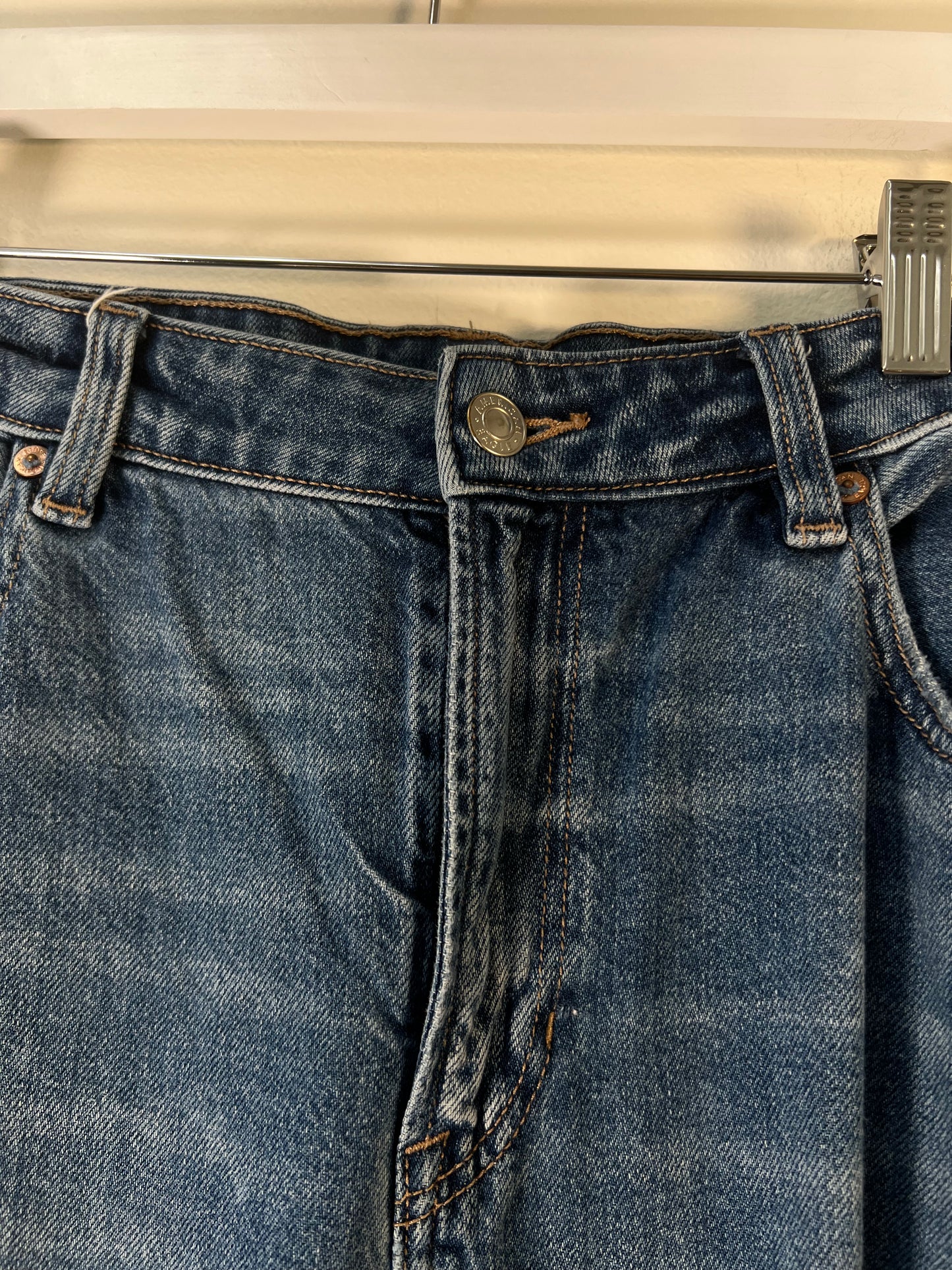M American Eagle Mom Jeans