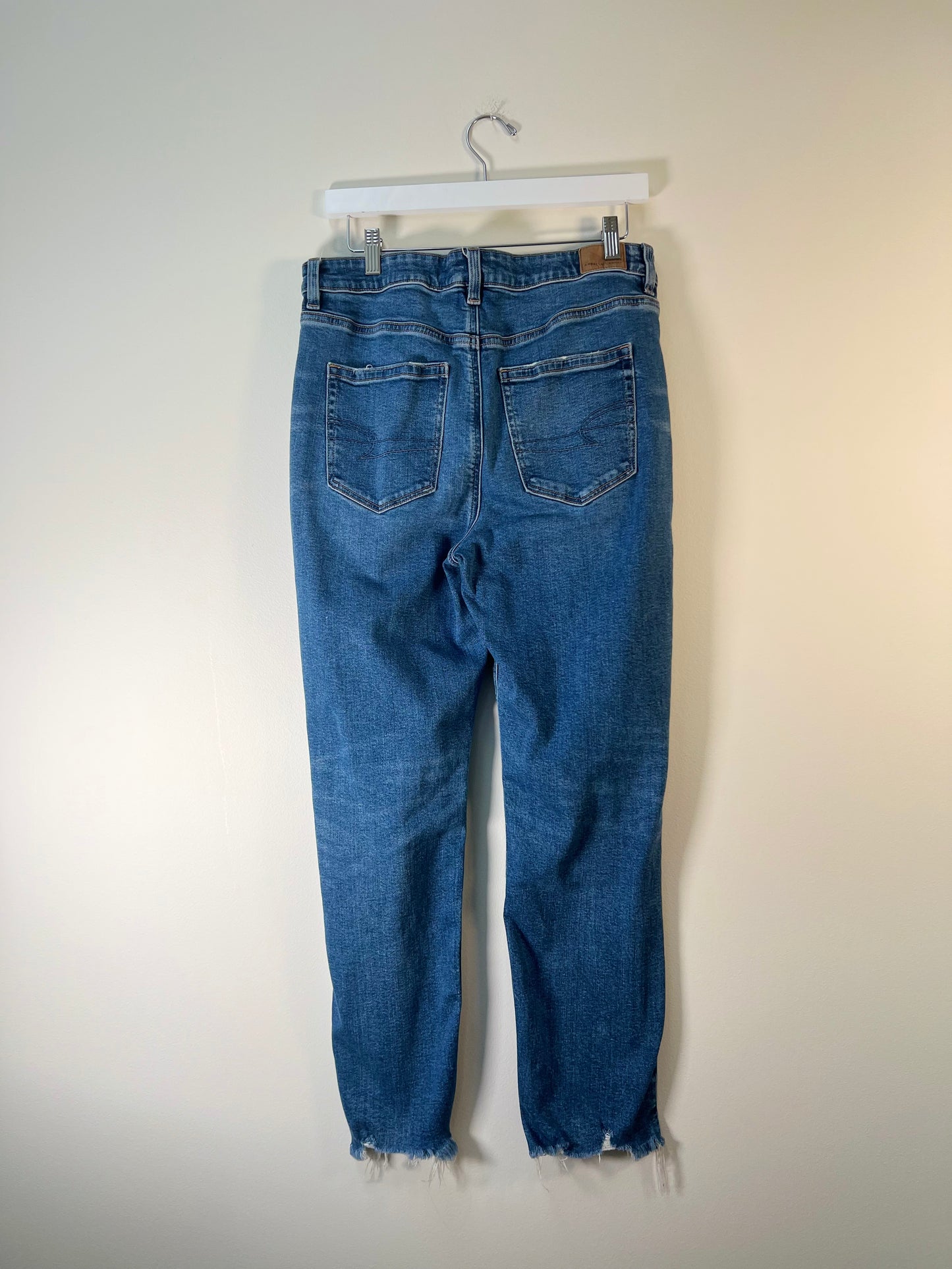 M American Eagle Mom Jeans