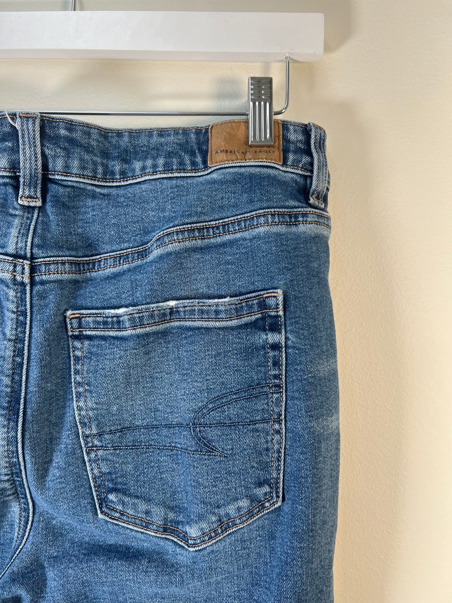 M American Eagle Mom Jeans