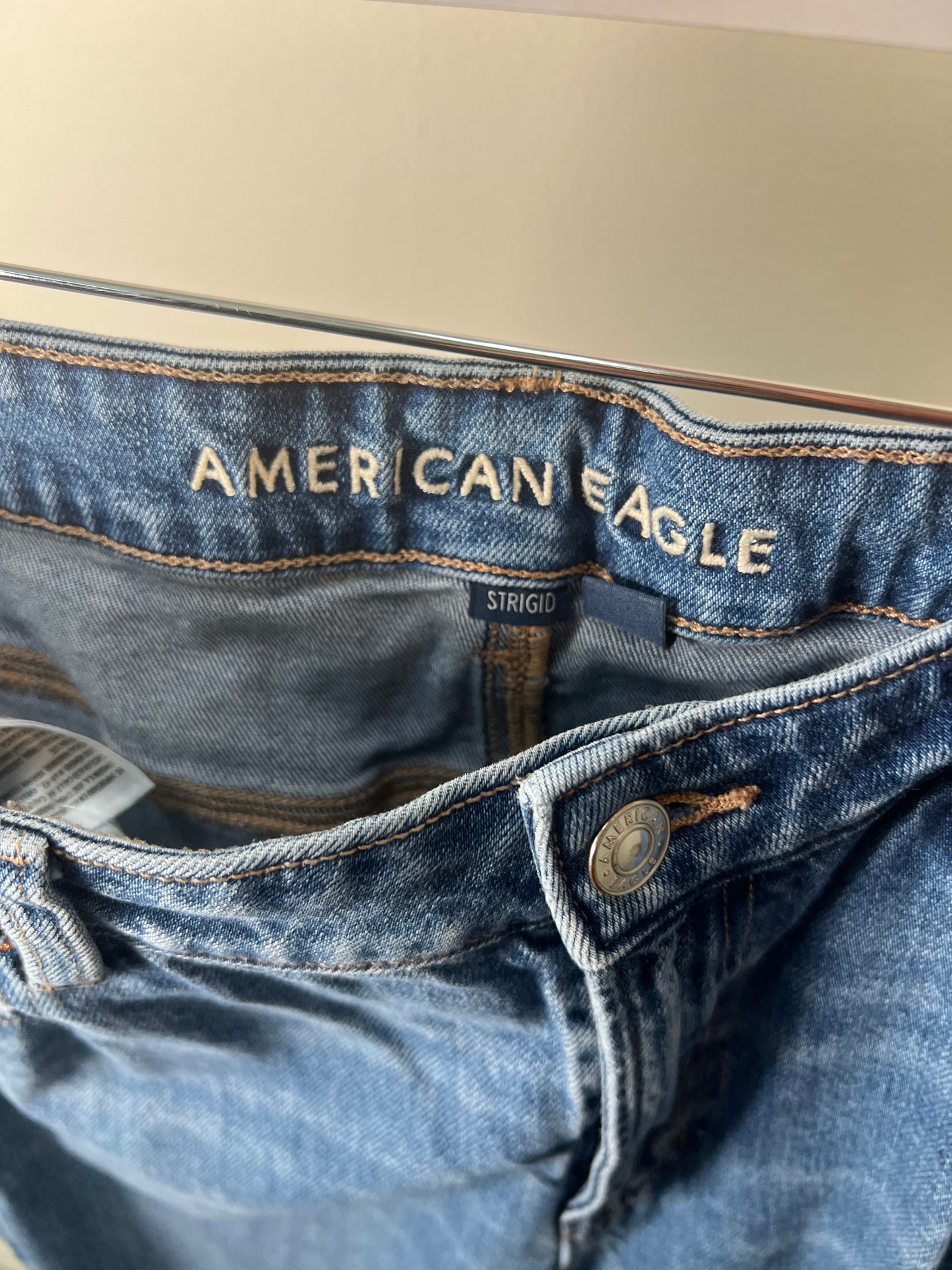 M American Eagle Mom Jeans