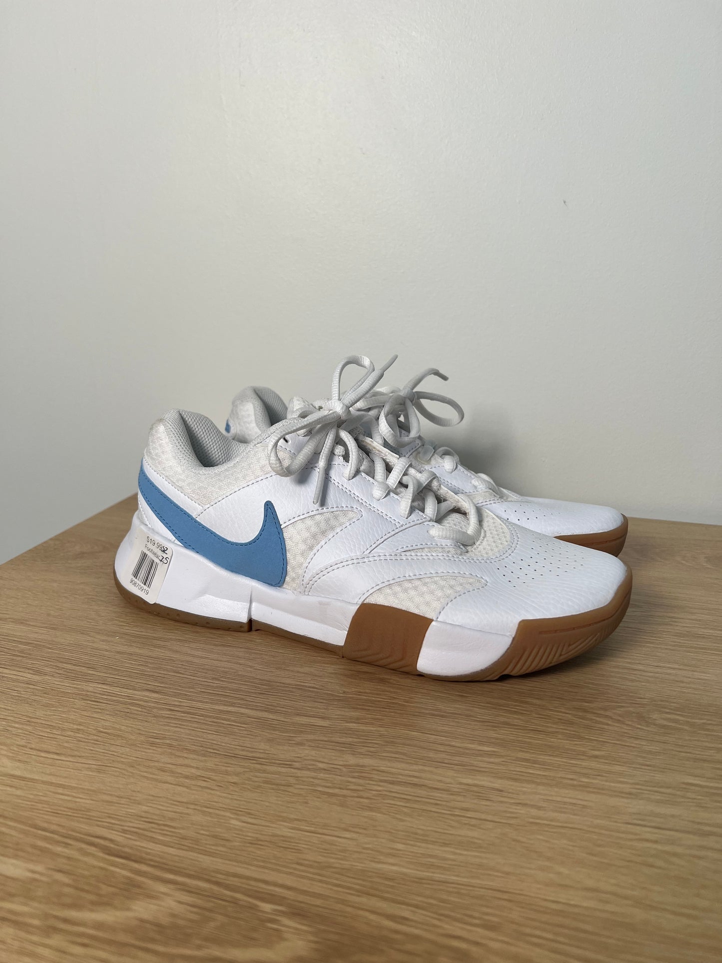 7.5 Nike Sneakers