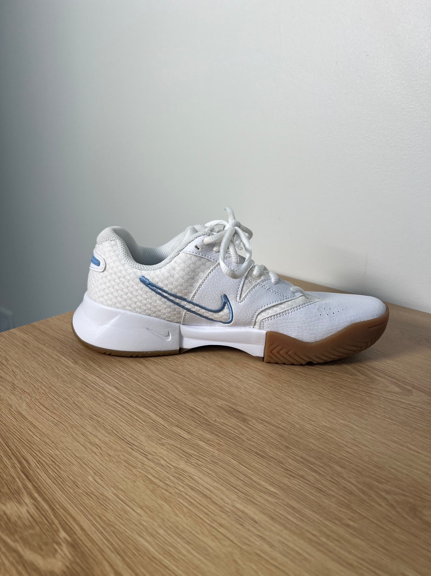 7.5 Nike Sneakers