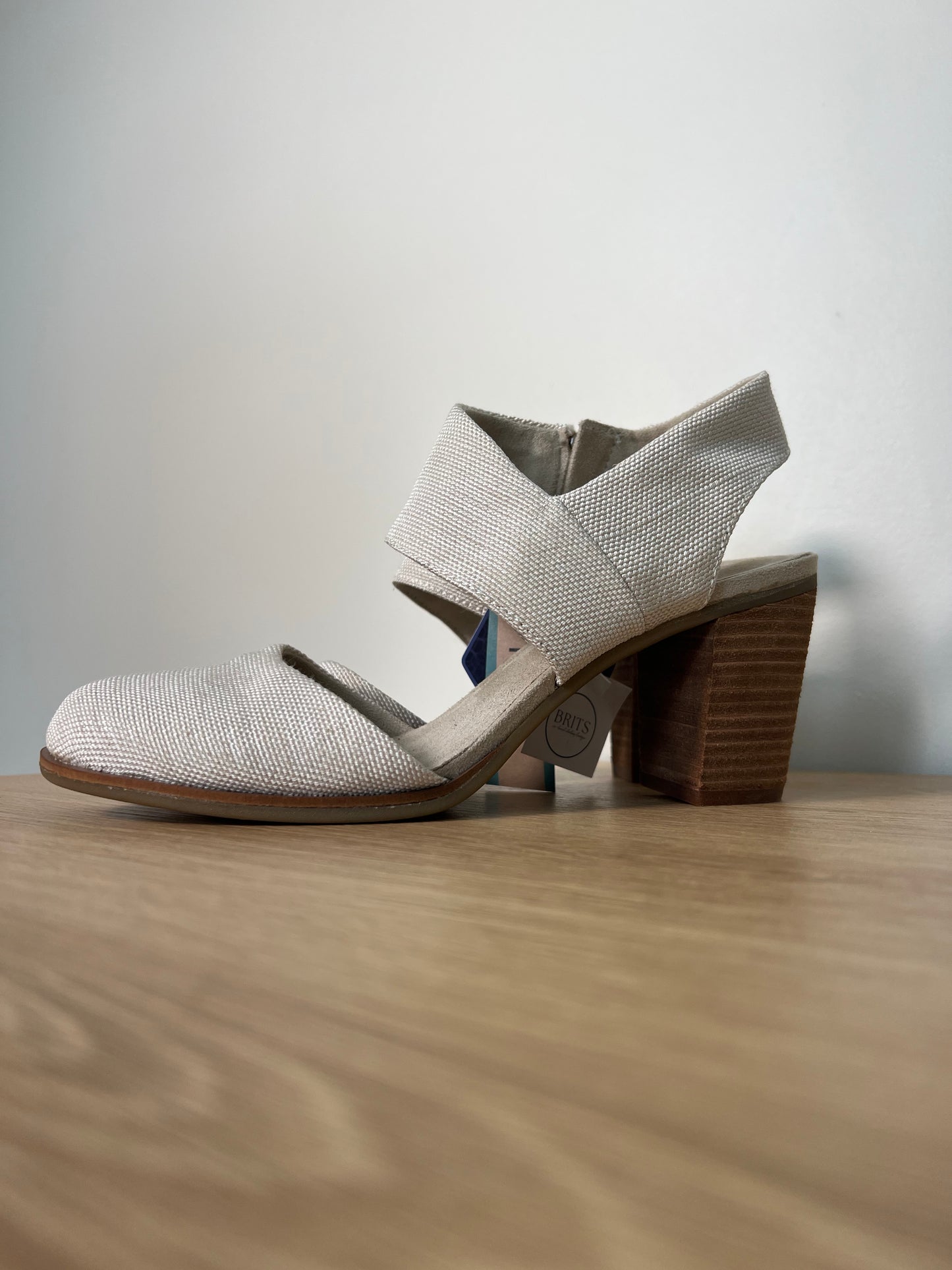 9.5 Toms Heels
