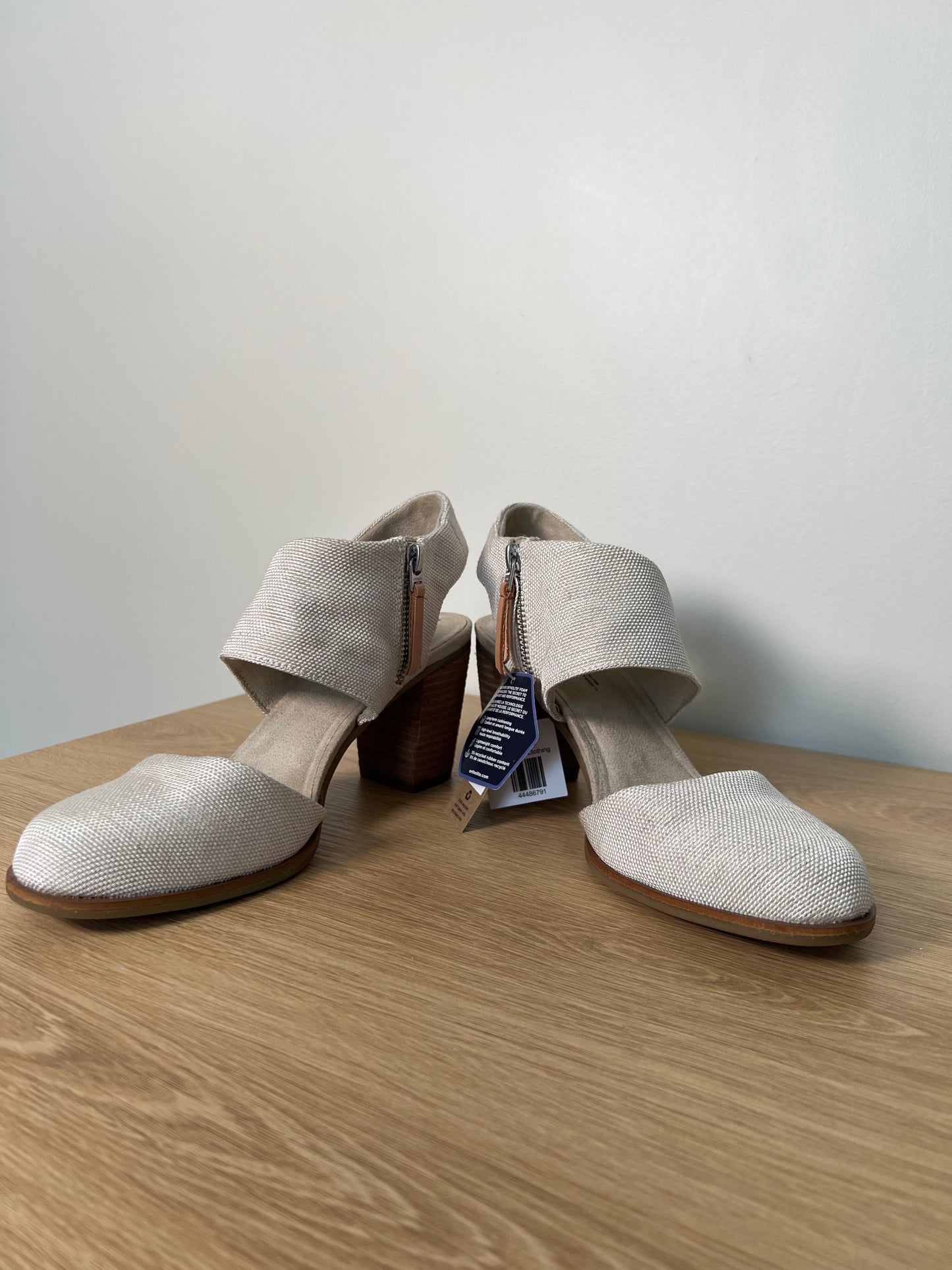 9.5 Toms Heels
