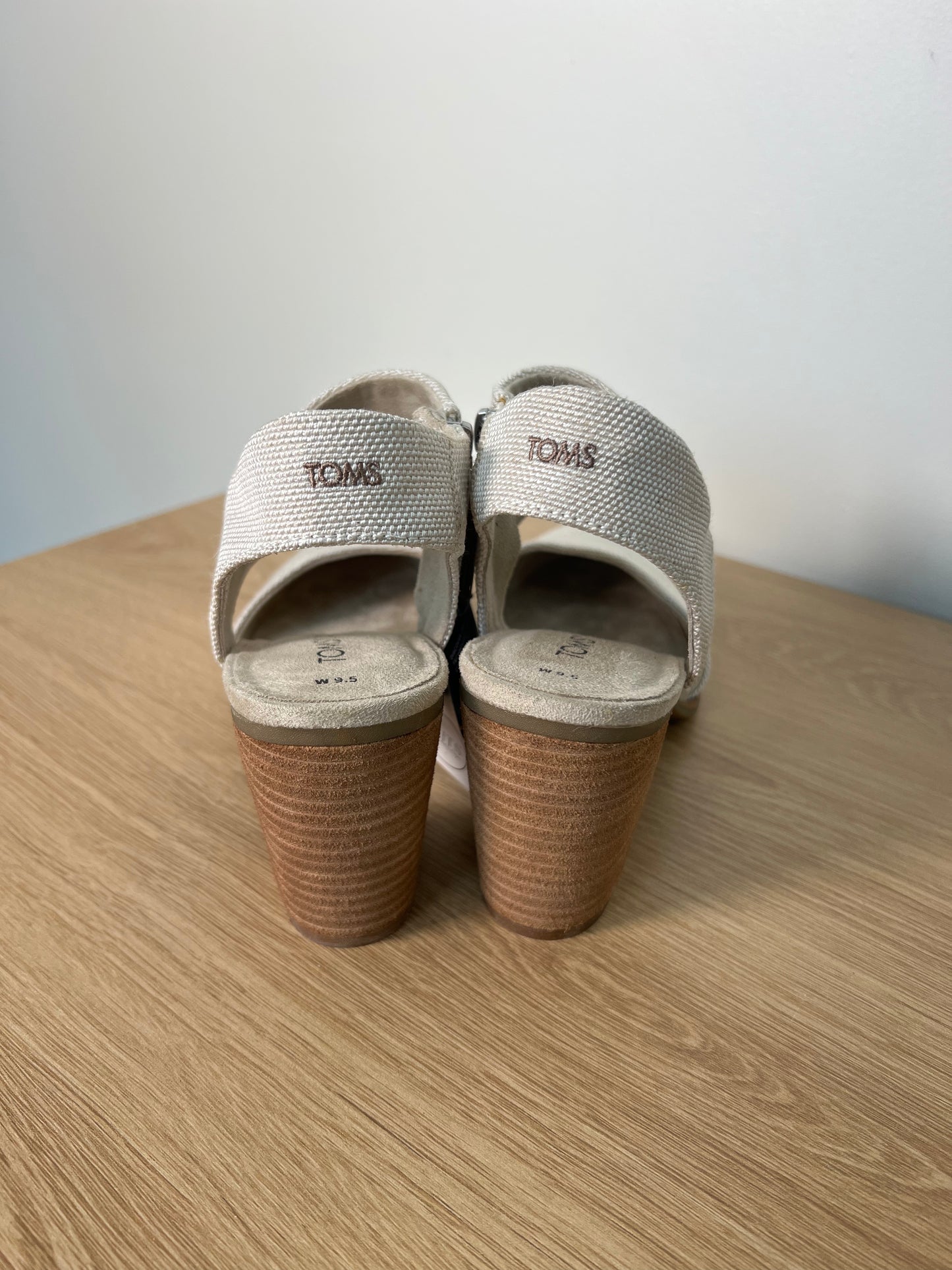 9.5 Toms Heels