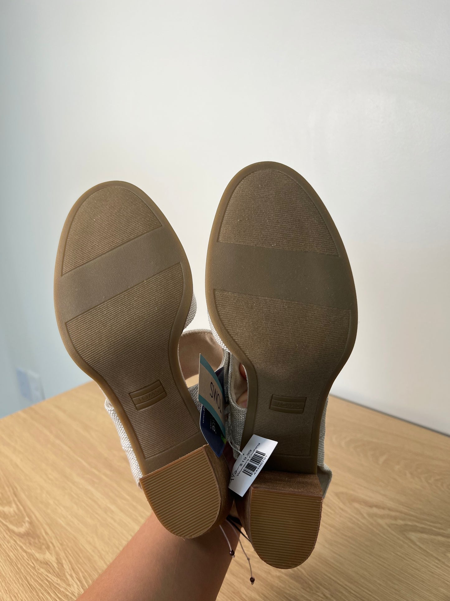 9.5 Toms Heels