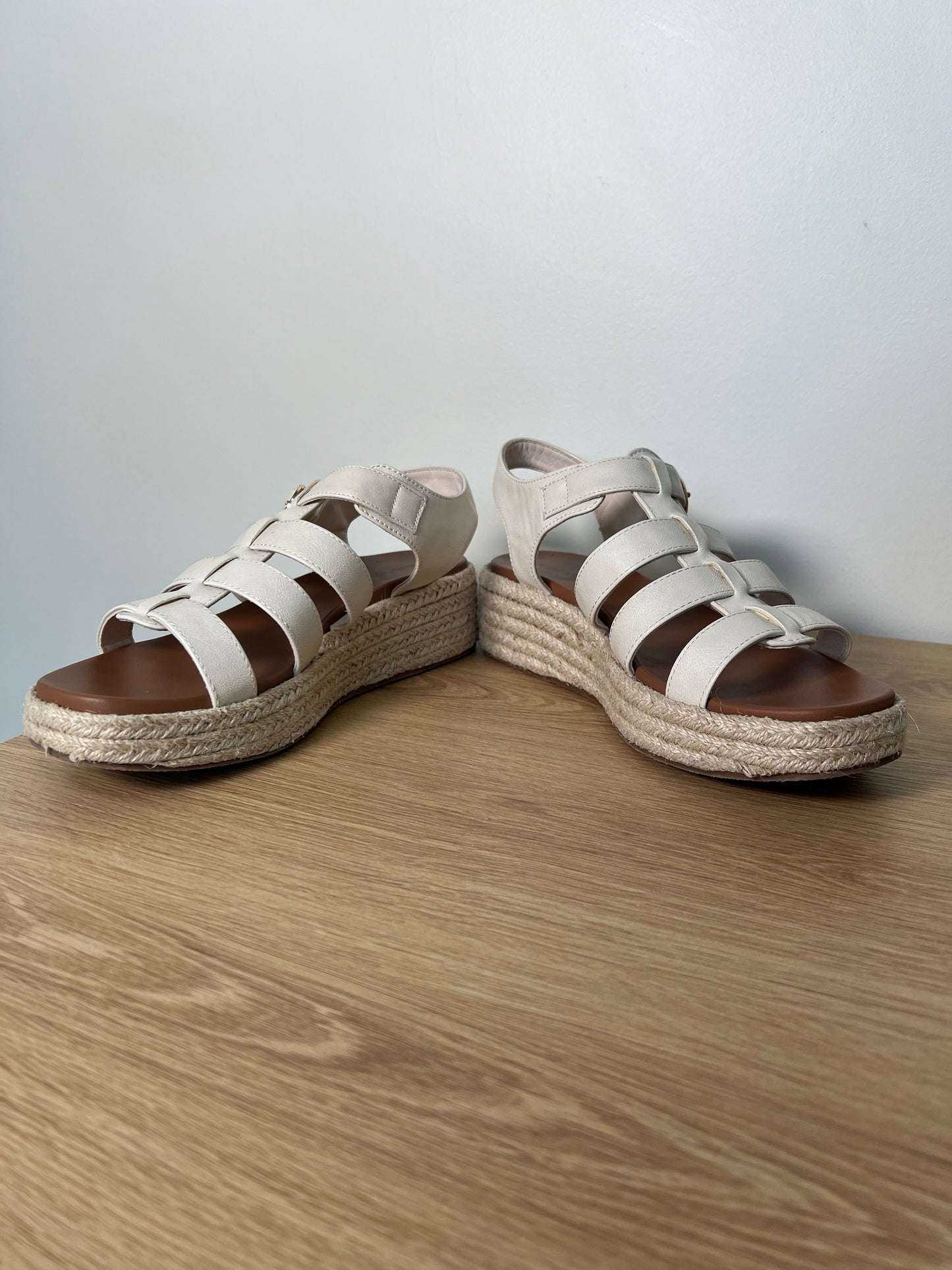 Size 9 Maurices Sandals