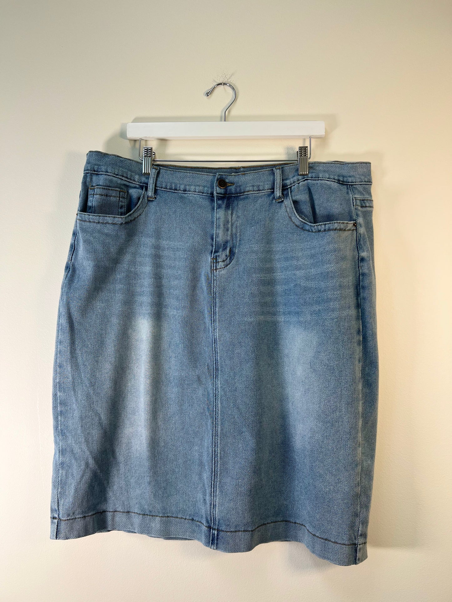 XL The Main Street Exchange Denim Skirt