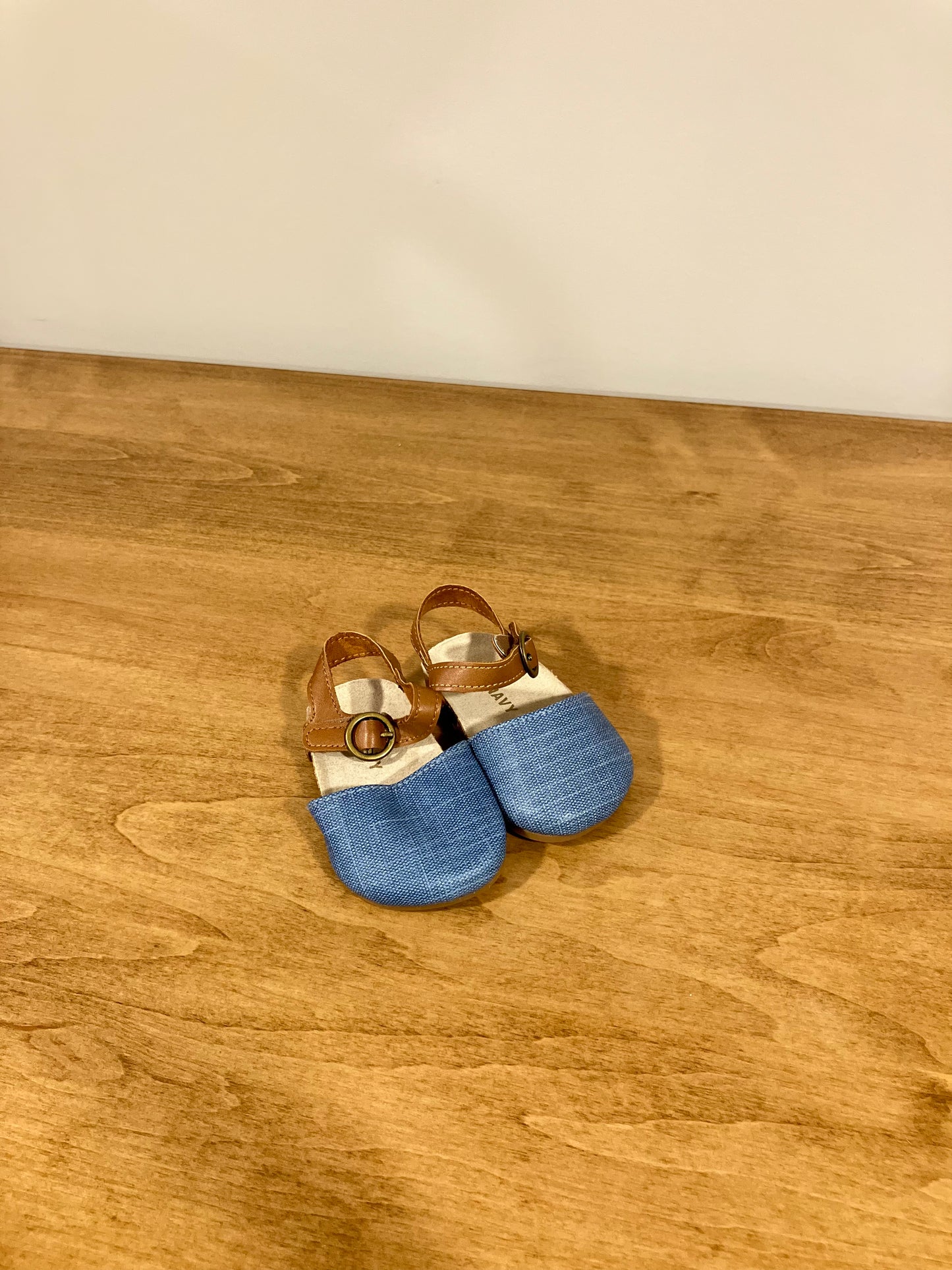 3-6m Old Navy Closed Toe Shoe