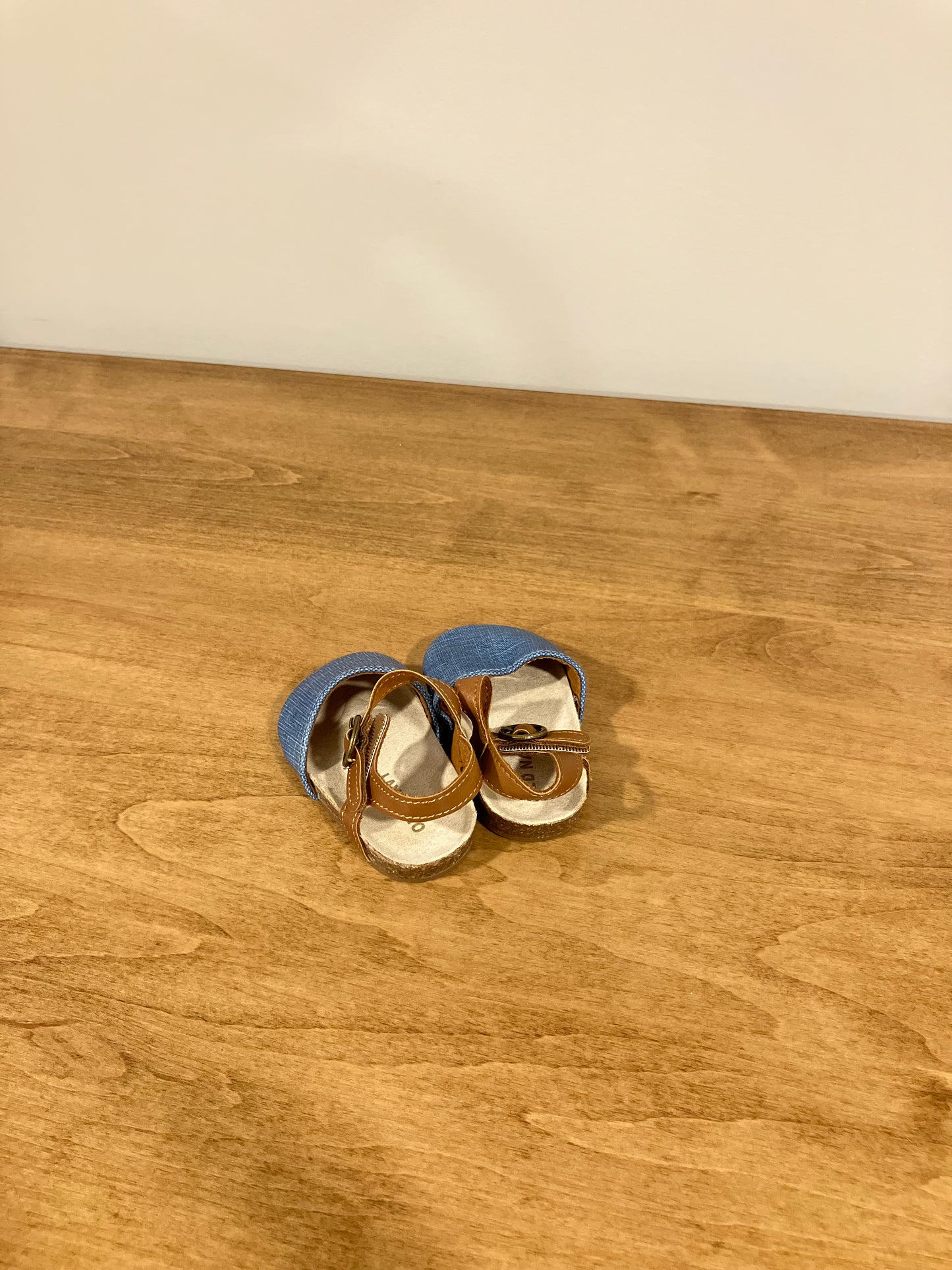 3-6m Old Navy Closed Toe Shoe