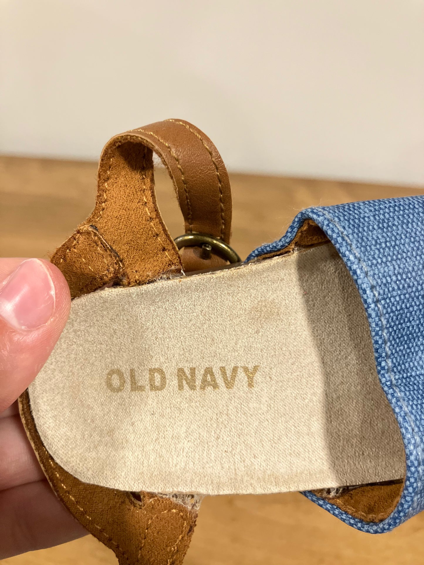 3-6m Old Navy Closed Toe Shoe
