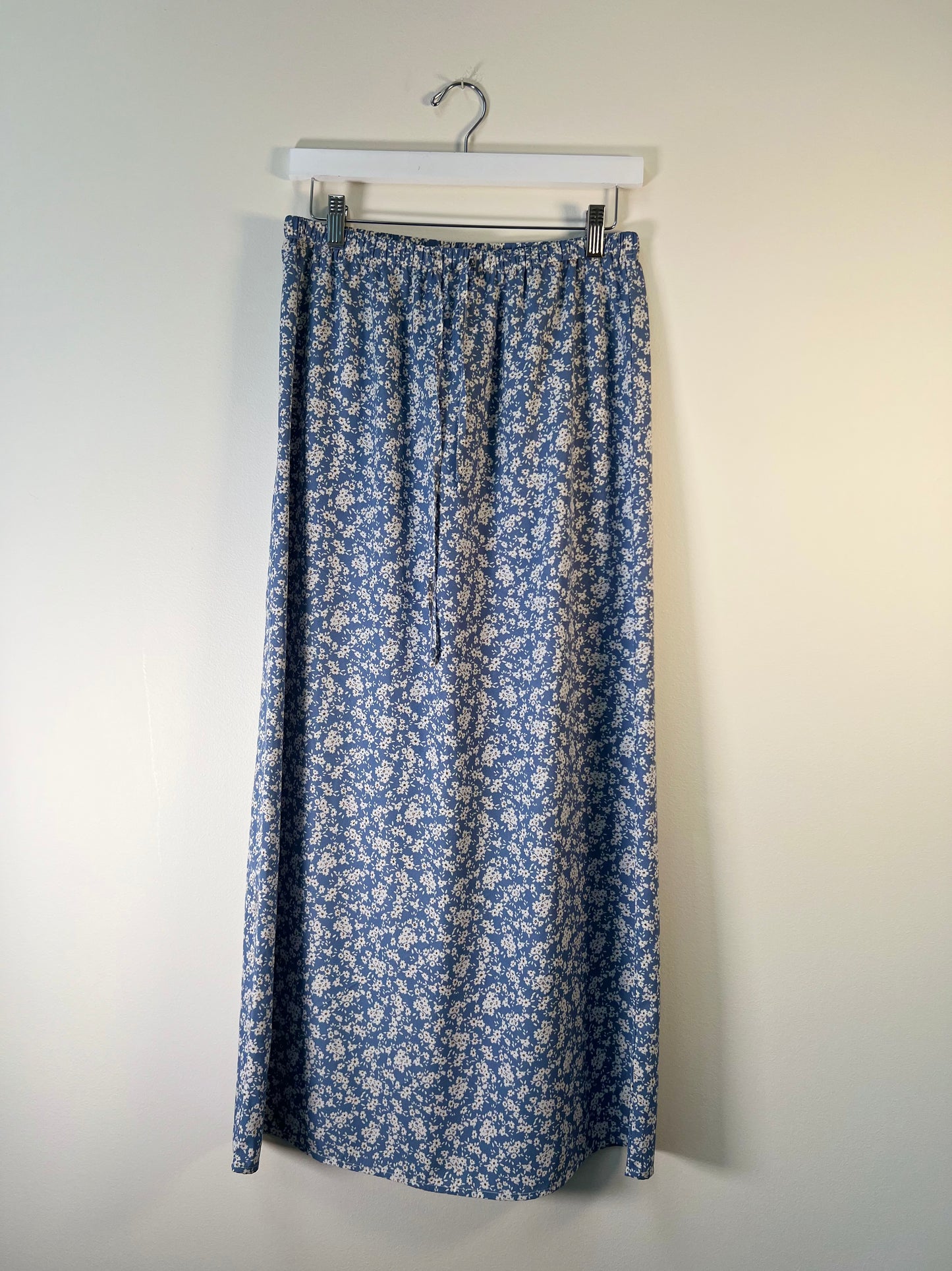 S Things Between Skirt