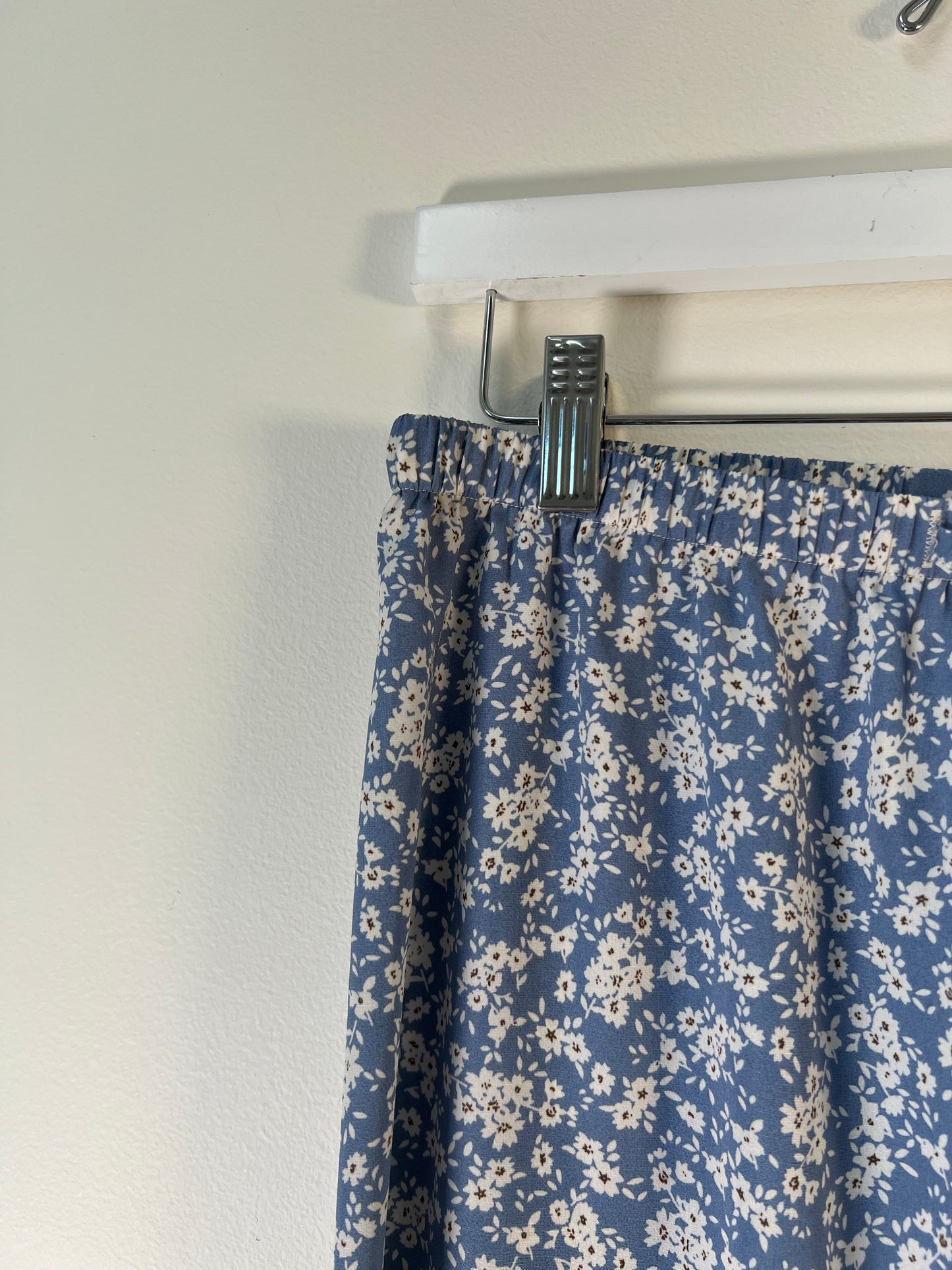 S Things Between Skirt