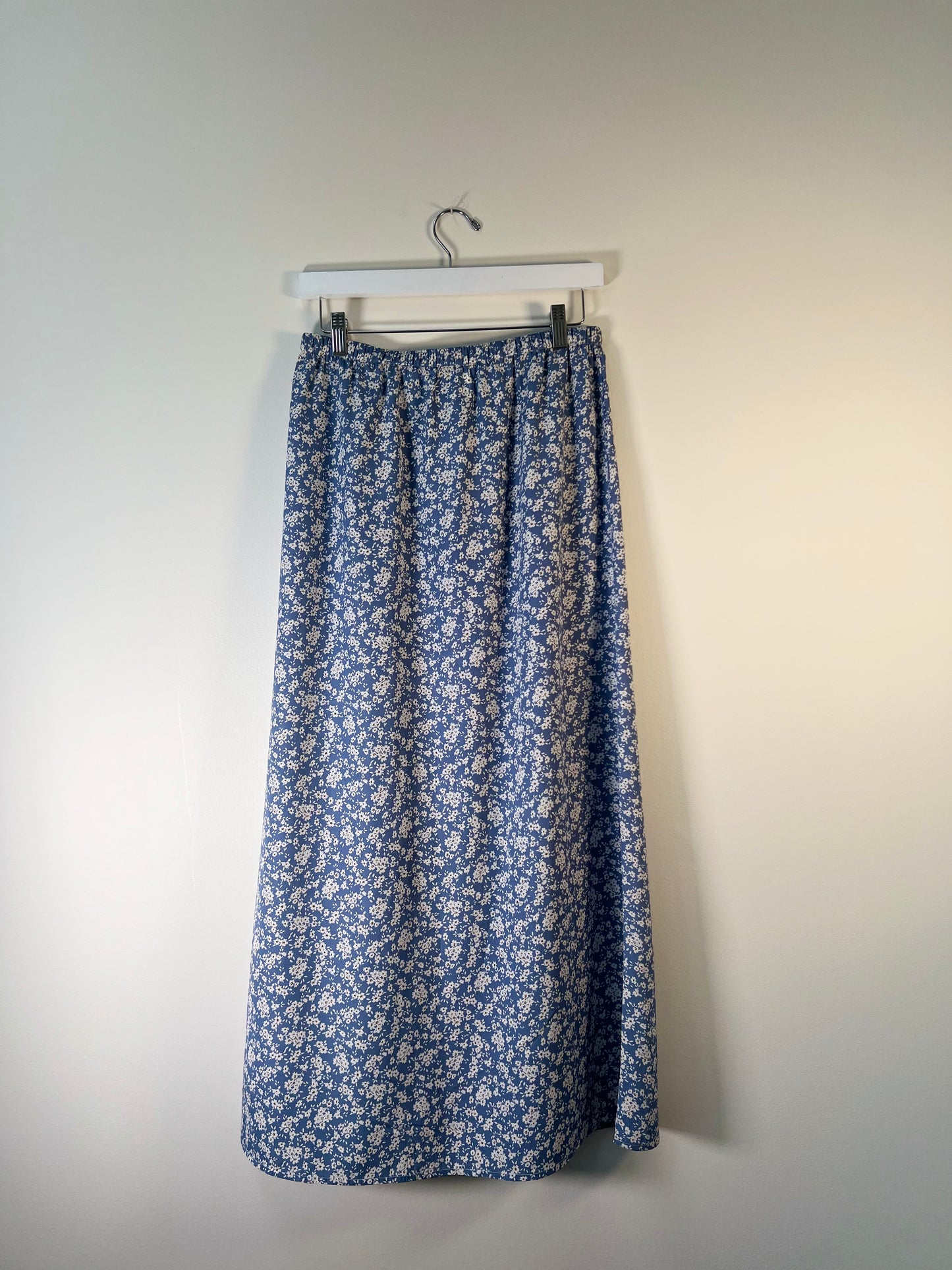 S Things Between Skirt
