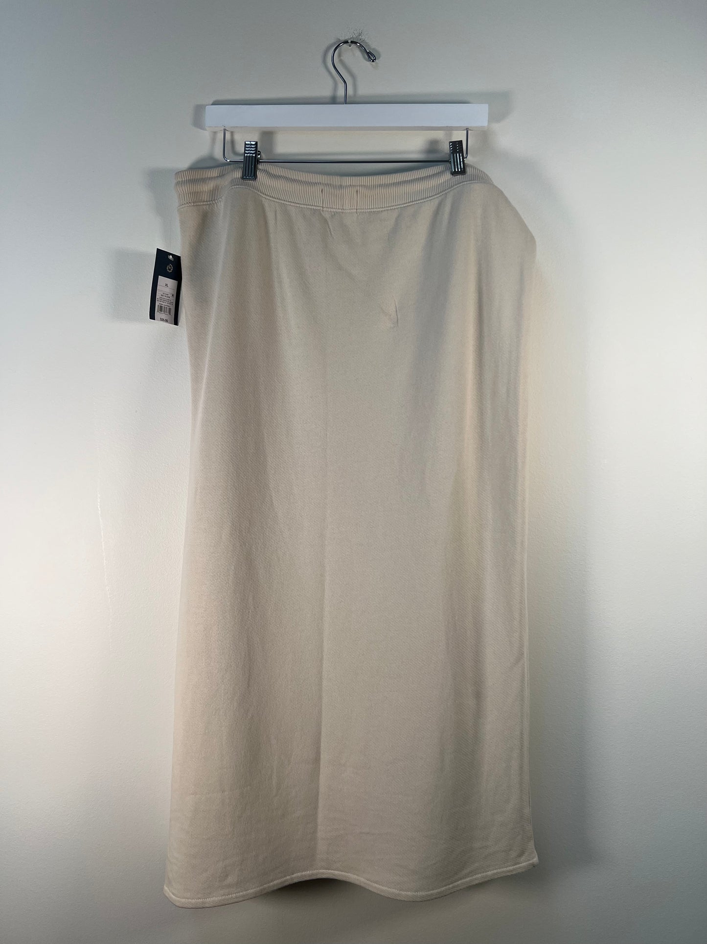 XL NWT Universal Thread Skirt